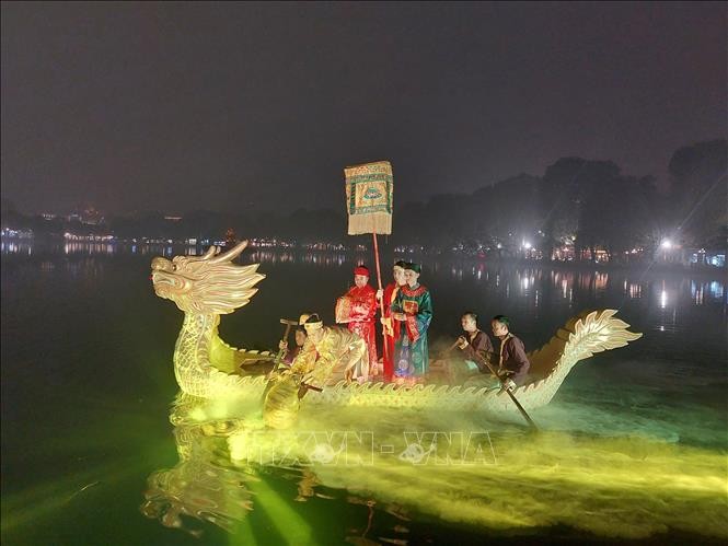 Trình diễn các nghi lễ dân gian tại đền Ngọc Sơn