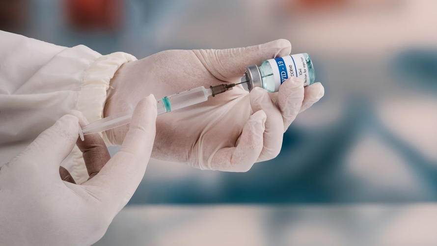 Người đàn ông tiêm 217 mũi vaccine COVID-19