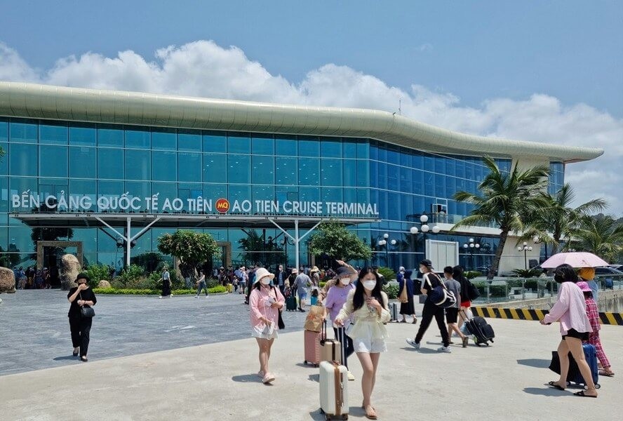 Quảng Ninh vận động du khách không mang rác thải nhựa ra các đảo