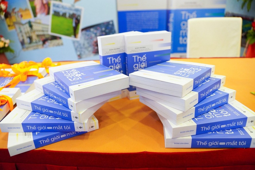 LS. TS. Đoàn Văn Bình ra mắt cuốn sách “Thế giới trong mắt tôi” 