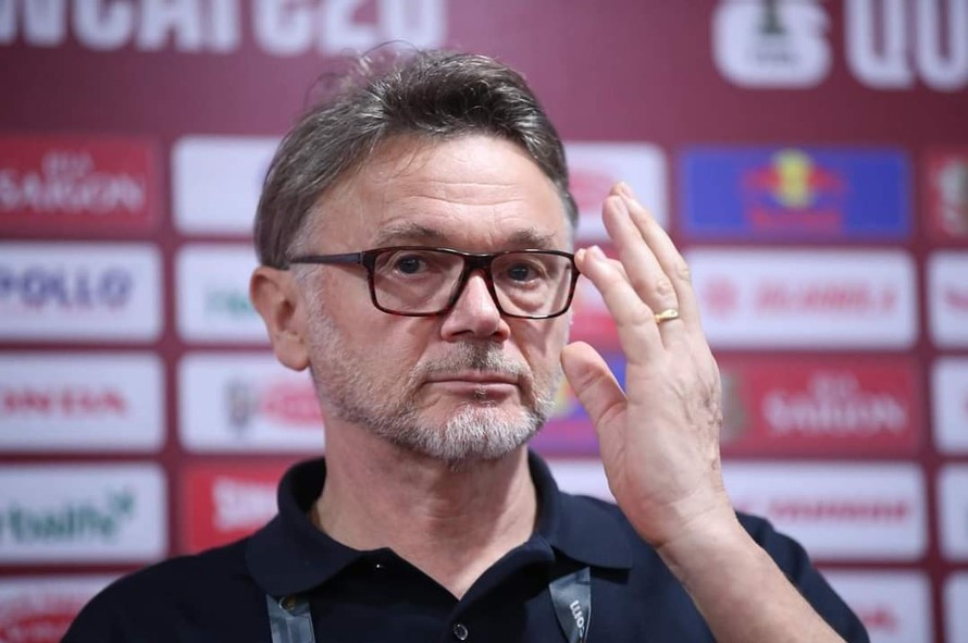 VFF chấm dứt hợp đồng với HLV Troussier