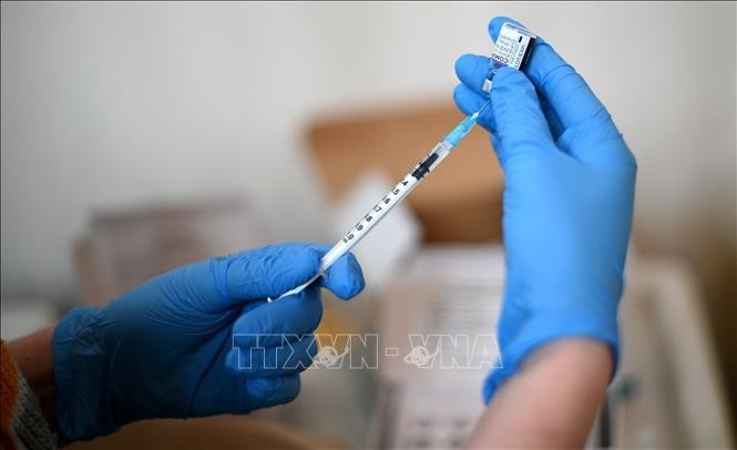 Anh công bố nghiên cứu về hiệu quả của vaccine đối với Omicron