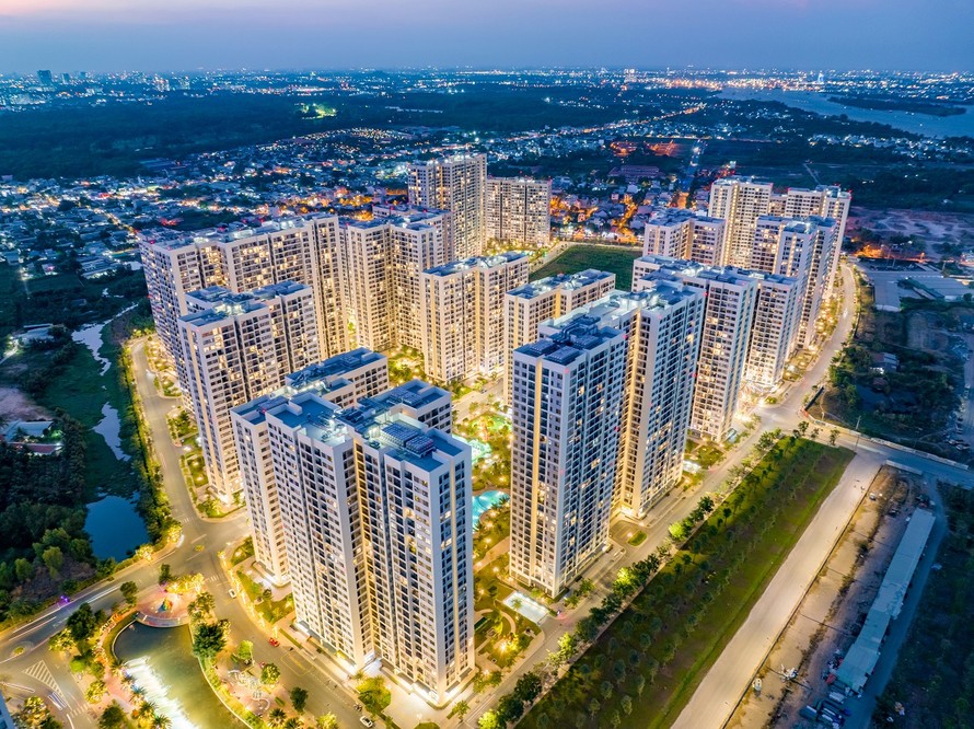 The Rainbow thừa hưởng vị trí đắc địa kề cận khu dân cư kết hợp với lượng khách hàng đông đúc trong nội khu tạo nên tiềm năng kinh doanh hấp dẫn.