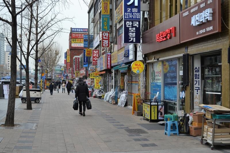 Người Hàn Quốc 'thắt lưng buộc bụng' 