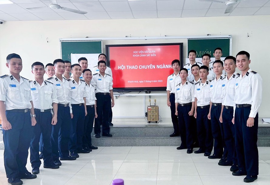 Các đồng chí học viên lớp CSB14 tham gia hội thao.