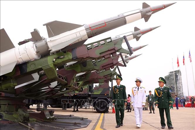Khu trưng bày tên lửa của Quân chủng Phòng không - Không quân tại Triển lãm Quốc phòng quốc tế Việt Nam 2024. Ảnh: Văn Điệp/TTXVN.