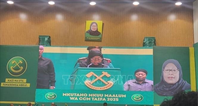 Tổng thống Tanzania - Chủ tịch đảng CCM, Tiến sĩ Samia Suluhu Hassan, chủ trì Hội nghị. Ảnh: TTXVN phát