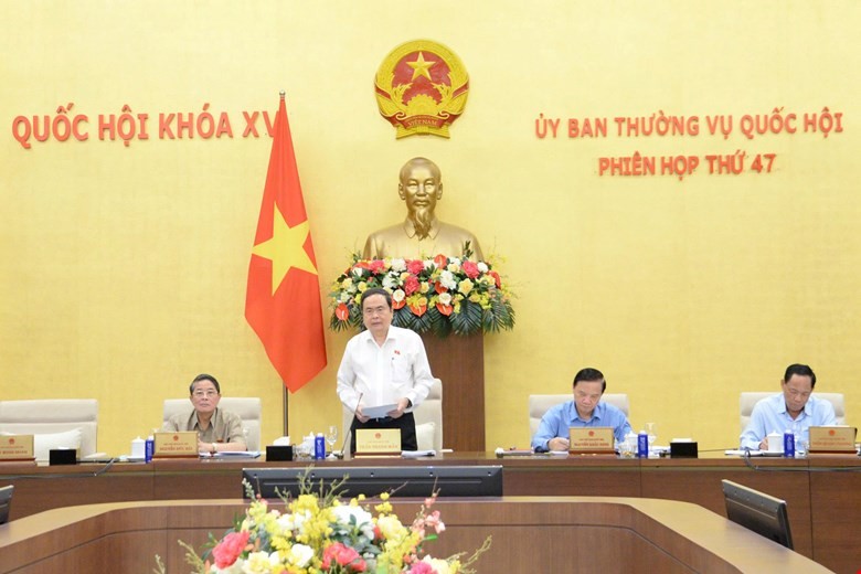 Hoàn thiện thể chế, chính sách phát triển và sử dụng nguồn nhân lực