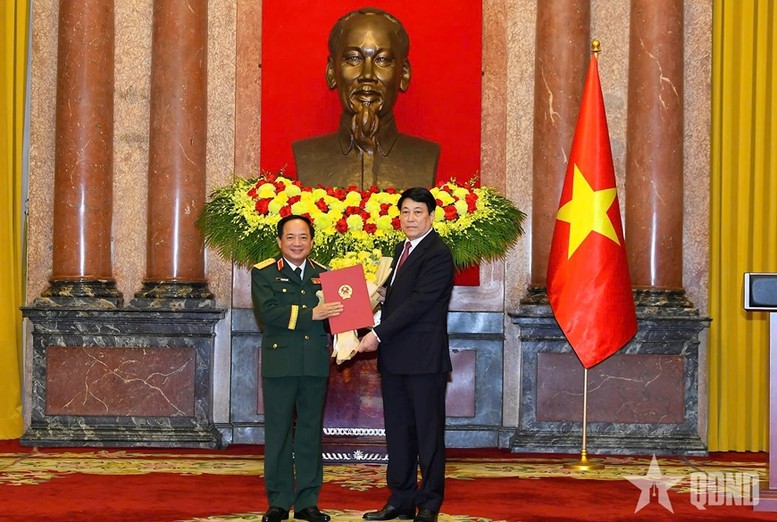 Chủ tịch nước Lương Cường trao quyết định thăng quân hàm, cấp bậc hàm cho sĩ quan cao cấp Quân đội và Công an