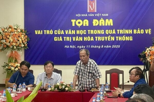 Văn học có vai trò quan trọng trong quá trình bảo vệ giá trị văn hoá truyền thống