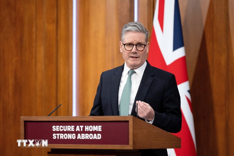 Chính phủ Anh cam kết bắt giữ và trục xuất người di cư