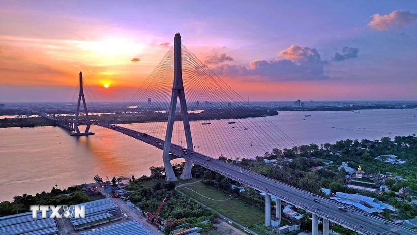 Cầu Cần Thơ là cầu dây văng có nhịp chính dài nhất tại khu vực Đông Nam Á (chiều dài nhịp chính là 550m), được xây dựng bằng nguồn viện trợ phát triển chính thức ODA của Chính phủ Nhật Bản và vốn đối ứng của Chính phủ Việt Nam. Ảnh: Tuấn Anh/TTXVN.