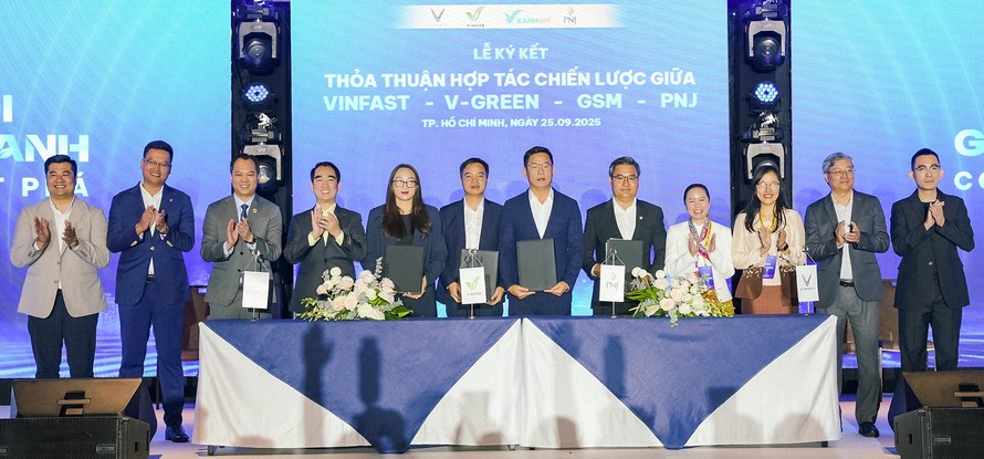 Lễ ký kết thỏa thuận hợp tác chiến lược giữa PNJ, VinFast, GSM, V-Green