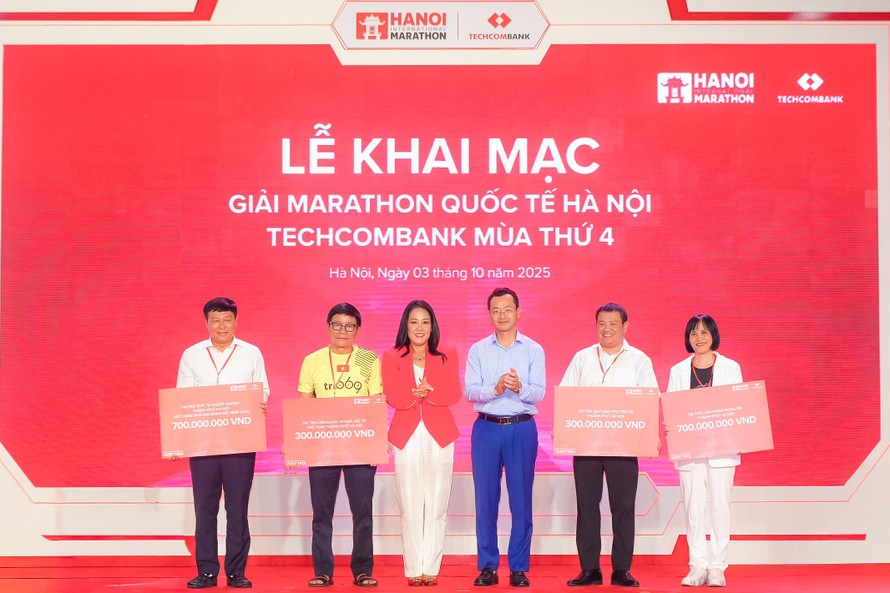 Khai mạc giải Marathon Quốc tế Hà Nội Techcombank mùa thứ 4: Giải chạy biểu trưng của Thủ đô, kết nối cộng đồng, tôn vinh giá trị di sản – văn hóa