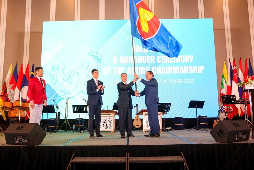 Lễ chuyển giao vai trò chủ nhà Hội nghị Bộ trưởng ASEAN về Thể thao lần thứ 9 cho Campuchia