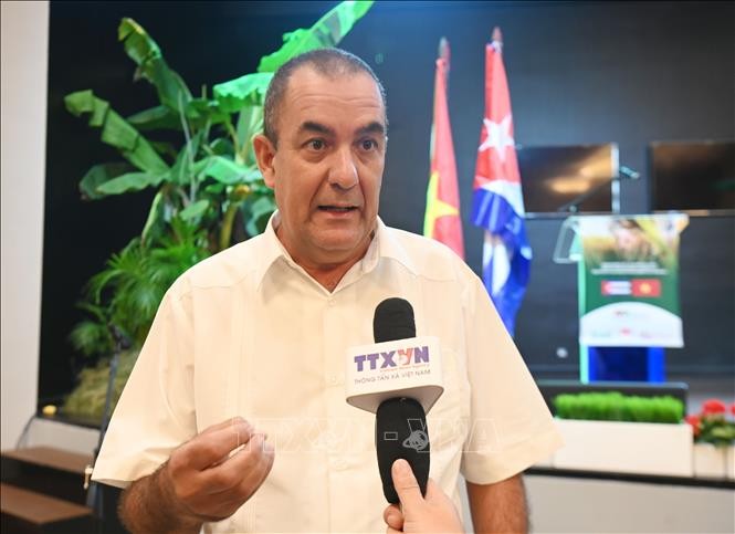 Bộ trưởng Bộ Nông nghiệp Cuba Ydael Pérez Brito trả lời phỏng vấn của phóng viên. Ảnh: TTXVN. 