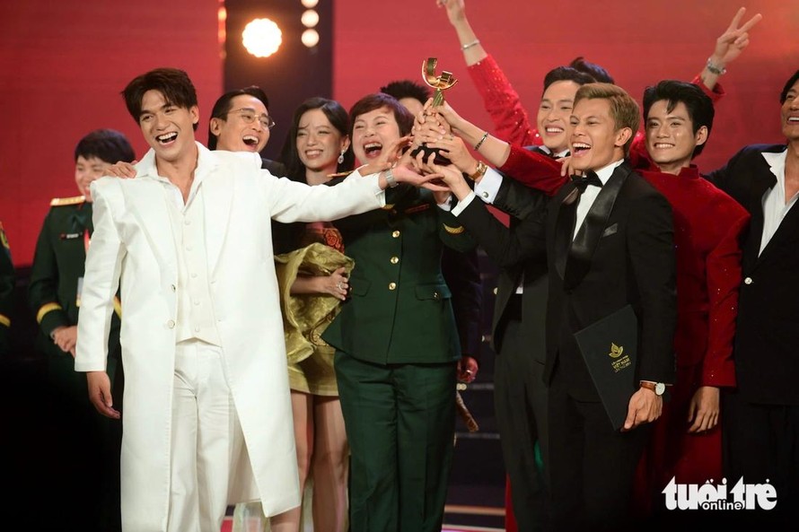 “Mưa đỏ” giành giải thưởng Bông sen Vàng trong Liên hoan phim Việt Nam lần thứ 24​