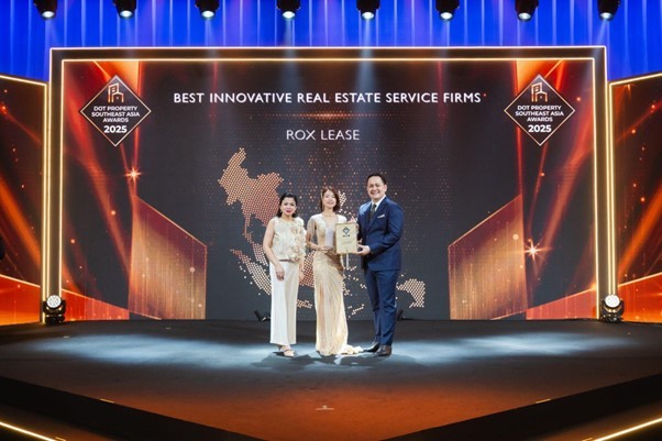Đại diện ROX Lease nhận giải từ BTC Dot Property Southeast Asia Awards 2025
