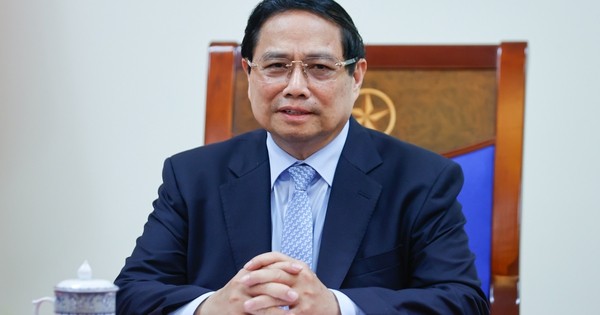 Thủ tướng Phạm Minh Chính điện đàm với Thủ tướng Malaysia Anwar Ibrahim