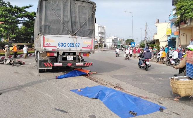 Hiện trường vụ tai nạn khiến 2 phụ nữ chết thương tâm.