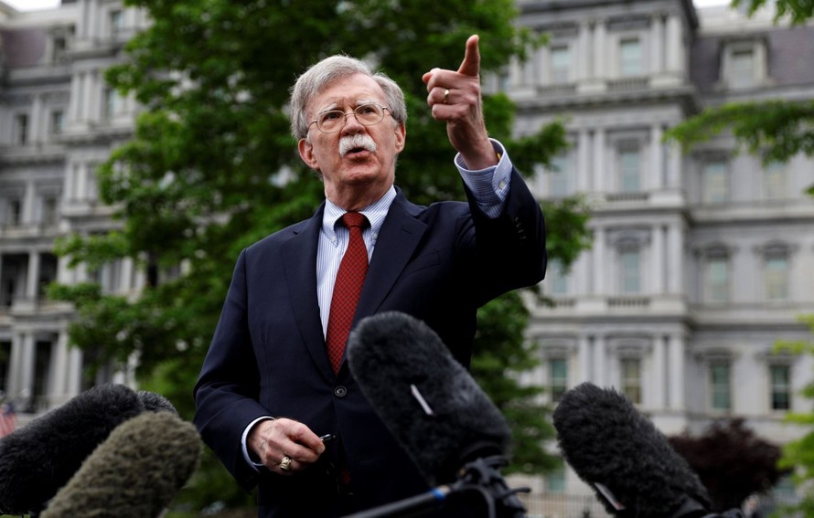 Cố vấn An ninh Quốc gia Mỹ John Bolton phát biểu trước báo giới. Ảnh: NBC News