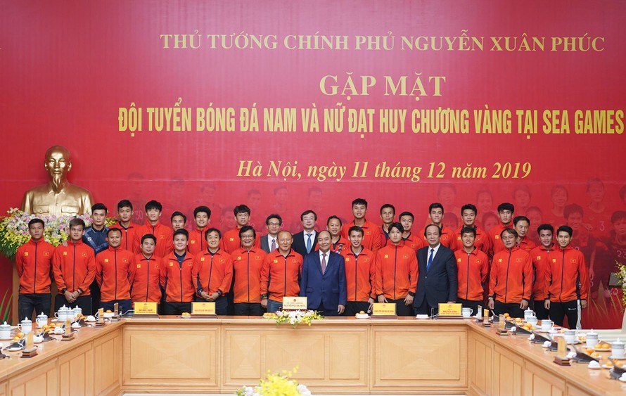 Thủ tướng cảm ơn các 'ông bầu' bóng đá 