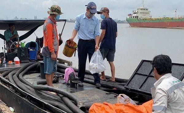 Cần Thơ: Bàn giao hồ sơ, tang vật vụ mua bán trái phép dầu FO