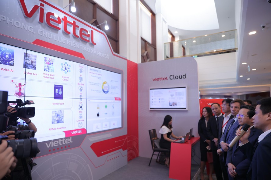 Viettel Solutions giới thiệu giải pháp kết hợp Robot và Trí tuệ nhân tạo tại Hội thảo Tài chính số