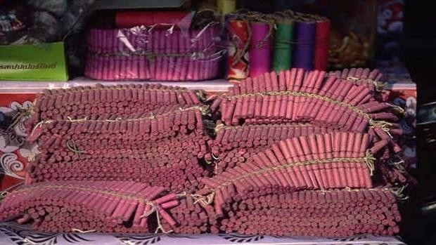 Bắt giữ 2 đối tượng mua pháo lậu về bán cho tiệm tạp hóa