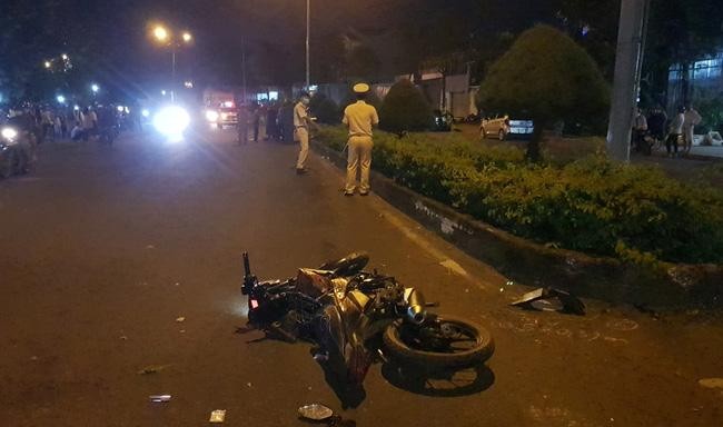 Lao vào giải phân cách, hai người tử vong tại chỗ