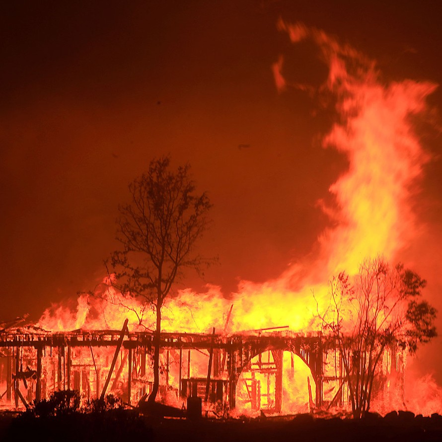Toàn cảnh sự tàn phá nặng nề của vụ cháy rừng lịch sử tại Mỹ