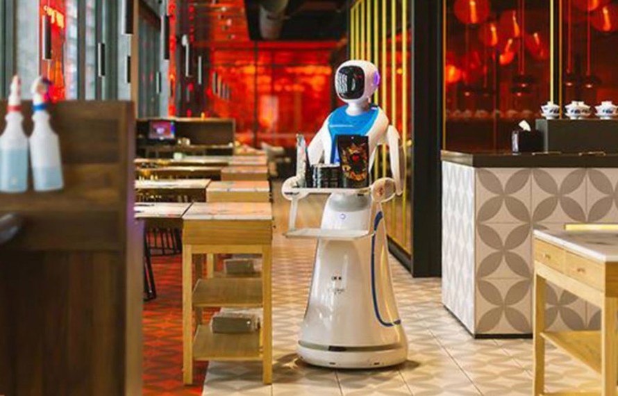 Qatar bắt đầu dùng robot làm phục vụ