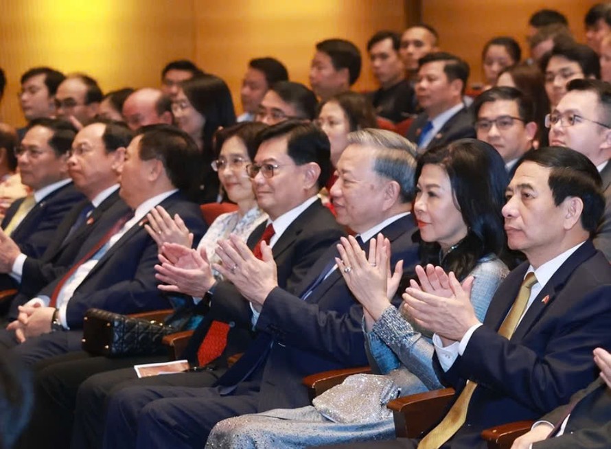 Tổng Bí thư Tô Lâm và Phu nhân; Phó Thủ tướng Singapore Heng Swee Keat và Phu nhân và các đại biểu dự hòa nhạc.