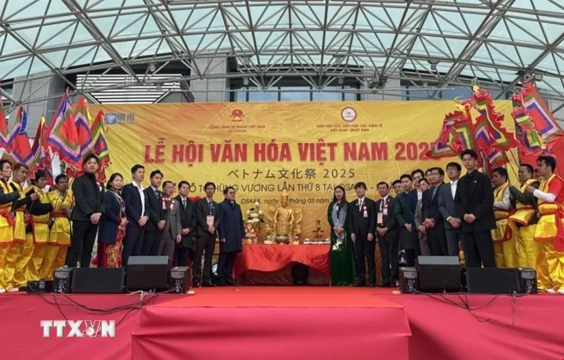 Tái hiện lễ Giỗ Tổ Hùng Vương tại Lễ hội Văn hóa Việt Nam 2025 tại Osaka. Ảnh: Nguyễn Tuyến/TTXVN.