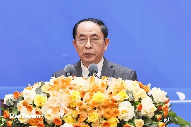 Ông Nguyễn Vinh Quang, Phó Chủ tịch Hội hữu nghị Việt-Trung trình bày tham luận tại Hội nghị. Ảnh: PV/Vietnam+