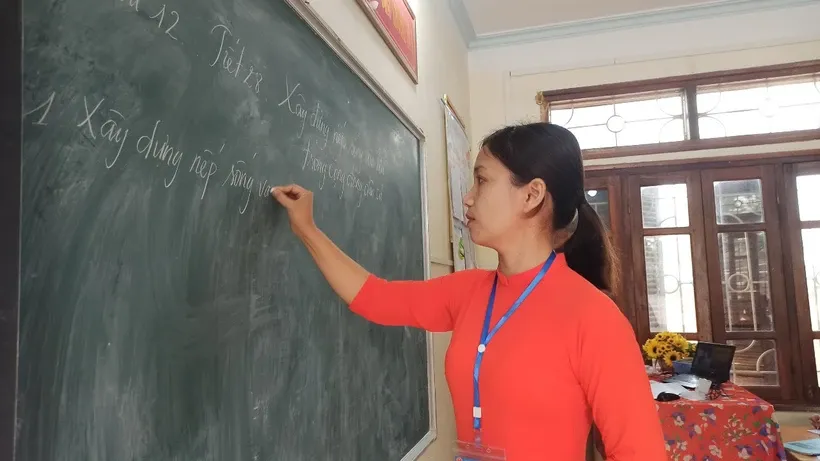 Thiếu giáo viên là một trong những vấn đề nhức nhối nhiều năm qua của ngành giáo dục. Ảnh: PM/Vietnam+