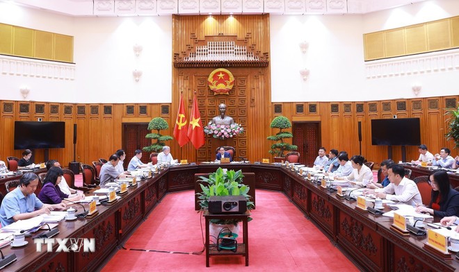 Thủ tướng Phạm Minh Chính chủ trì cuộc họp về dự thảo phát triển giáo dục, đào tạo và chăm sóc sức khoẻ nhân dân. Ảnh: Dương Giang/TTXVN.
