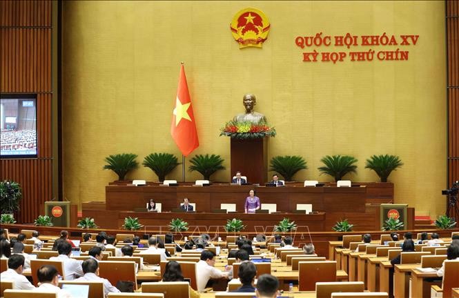 Quang cảnh phiên họp phiên toàn thể tại hội trường để nghe Tờ trình, Báo cáo thẩm tra dự án Luật Tham gia lực lượng gìn giữ hòa bình của Liên hợp quốc, dự án Luật Ngân sách nhà nước (sửa đổi) và thảo luận về dự án Luật Cán bộ, công chức (sửa đổi). Ảnh: TTXVN.