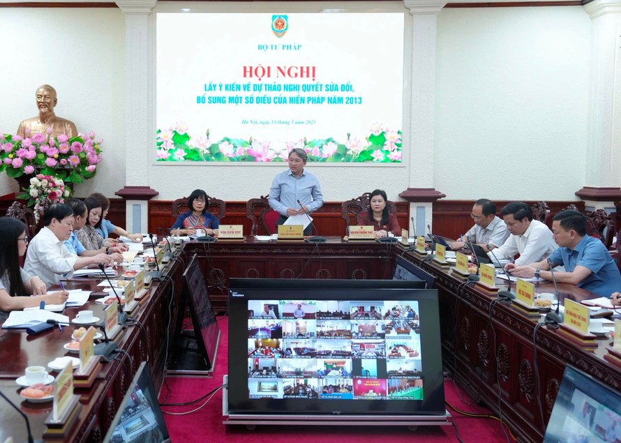 Hội nghị lấy ý kiến về dự thảo Nghị quyết sửa đổi, bổ sung một số điều của Hiến pháp năm 2013 của Bộ Tư pháp. 