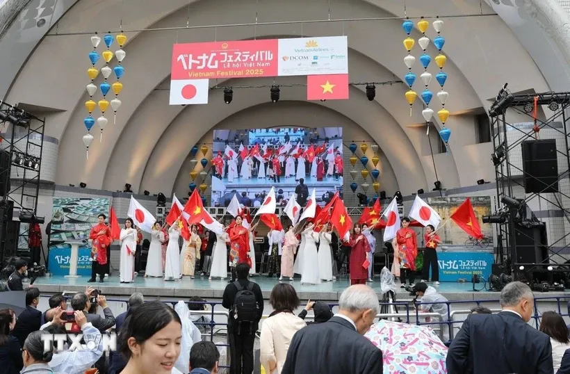 Tiết mục văn nghệ chào mừng Lễ hội Việt Nam tại Nhật Bản 2025. Ảnh: Xuân Giao/TTXVN