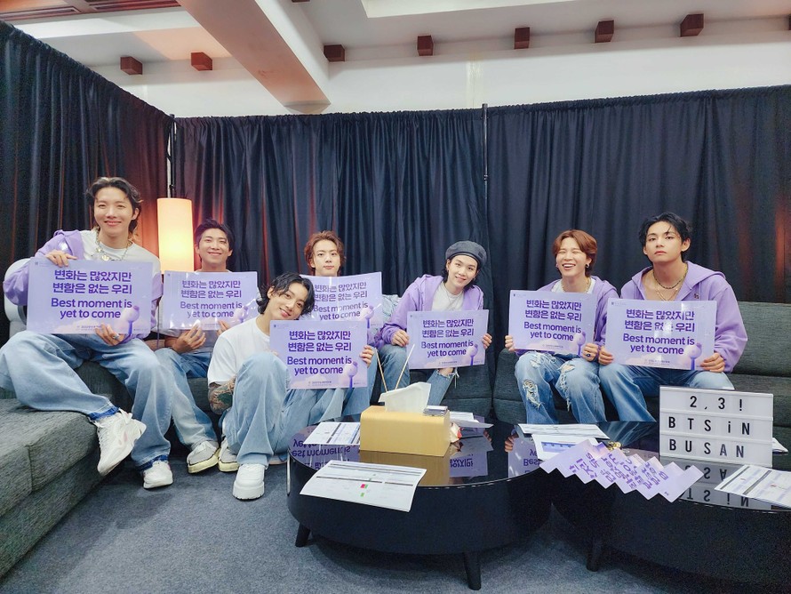 Đội hình đầy đủ 7 thành viên của BTS.