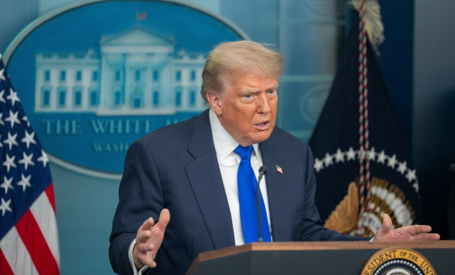 Tổng thống Mỹ Donald Trump phát biểu trong cuộc họp báo tại Nhà Trắng. Ảnh: THX/TTXVN