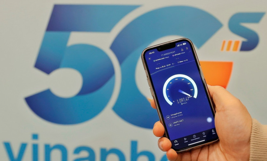 VinaPhone 5G tiên phong siêu tốc độ, sử dụng các thiết bị, công nghệ hiện đại nhất và mang lại tốc độ internet 5G nhanh nhất Việt Nam dựa trên băng tần ưu việt 3.700 - 3.800 Mhz
