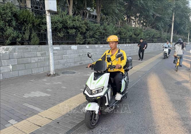 Kinh nghiệm chuyển sang xe điện của Trung Quốc: Hạ tầng đi trước chính sách và chú trọng ý chí của người dân