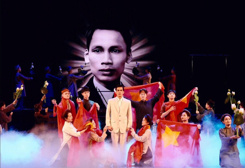 Cảnh trong vở "Nợ nước non" - chuyển thể từ tập 1 bộ tiểu thuyết “Nước non vạn dặm” của PGS.TS nhà văn Nguyễn Thế Kỷ.