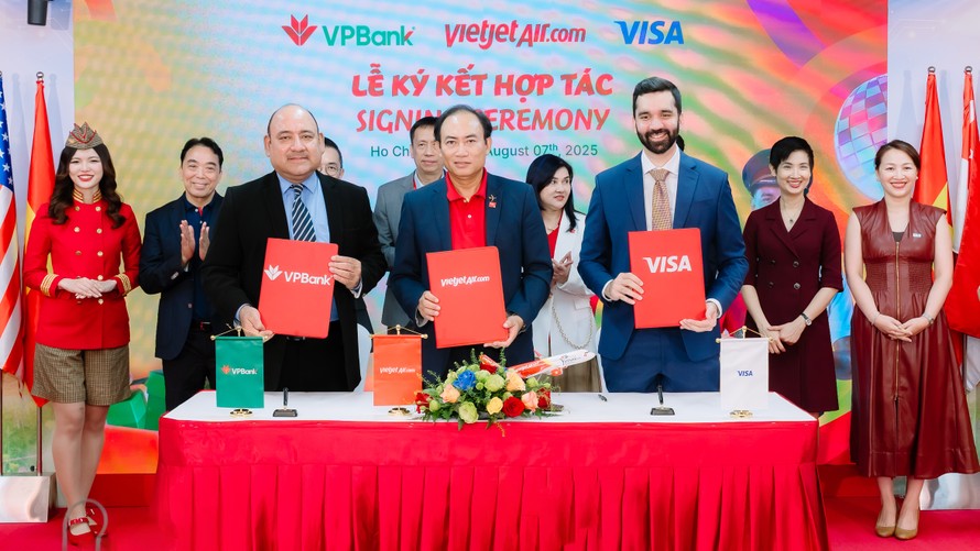 Đại diện 3 bên tại Lễ ký kết