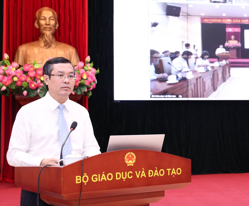 Thứ trưởng Bộ Giáo dục và Đào tạo Nguyễn Văn Phúc phát biểu tại hội nghị.