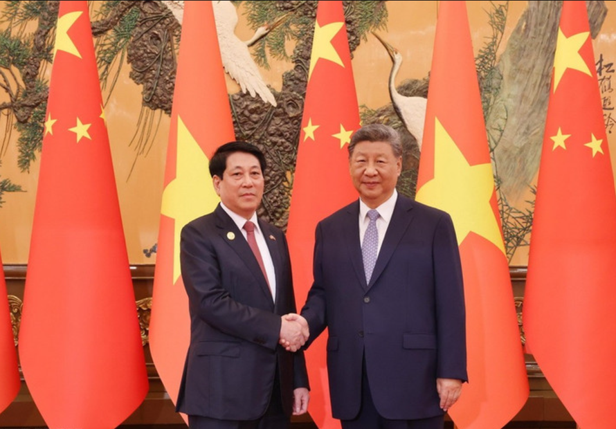 Tổng Bí thư, Chủ tịch nước Trung Quốc Tập Cận Bình đón Chủ tịch nước Lương Cường.