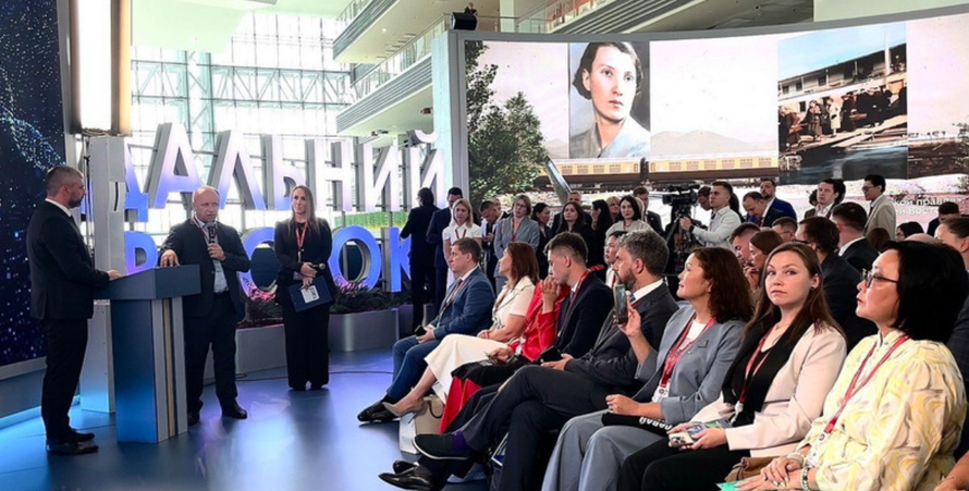 Các phiên thảo luận chuyên đề trong khuôn khổ Diễn đàn Kinh tế phương Đông lần thứ 10. 