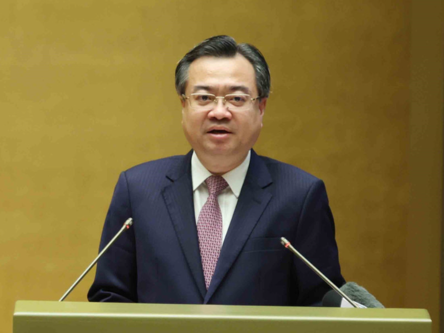 Đồng chí Nguyễn Thanh Nghị, Ủy viên Trung ương Đảng, Trưởng Ban Chính sách, chiến lược Trung ương trình bày chuyên đề “Nội dung trọng tâm, cốt lõi của Nghị quyết số 70-NQ/TW, ngày 20/8/2025 của Bộ Chính trị về bảo đảm an ninh năng lượng quốc gia đến năm 2030, tầm nhìn đến năm 2045 và Chương trình hành động thực hiện Nghị quyết số 70-NQ/TW